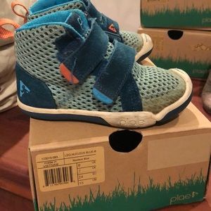 Plae high tops, blue